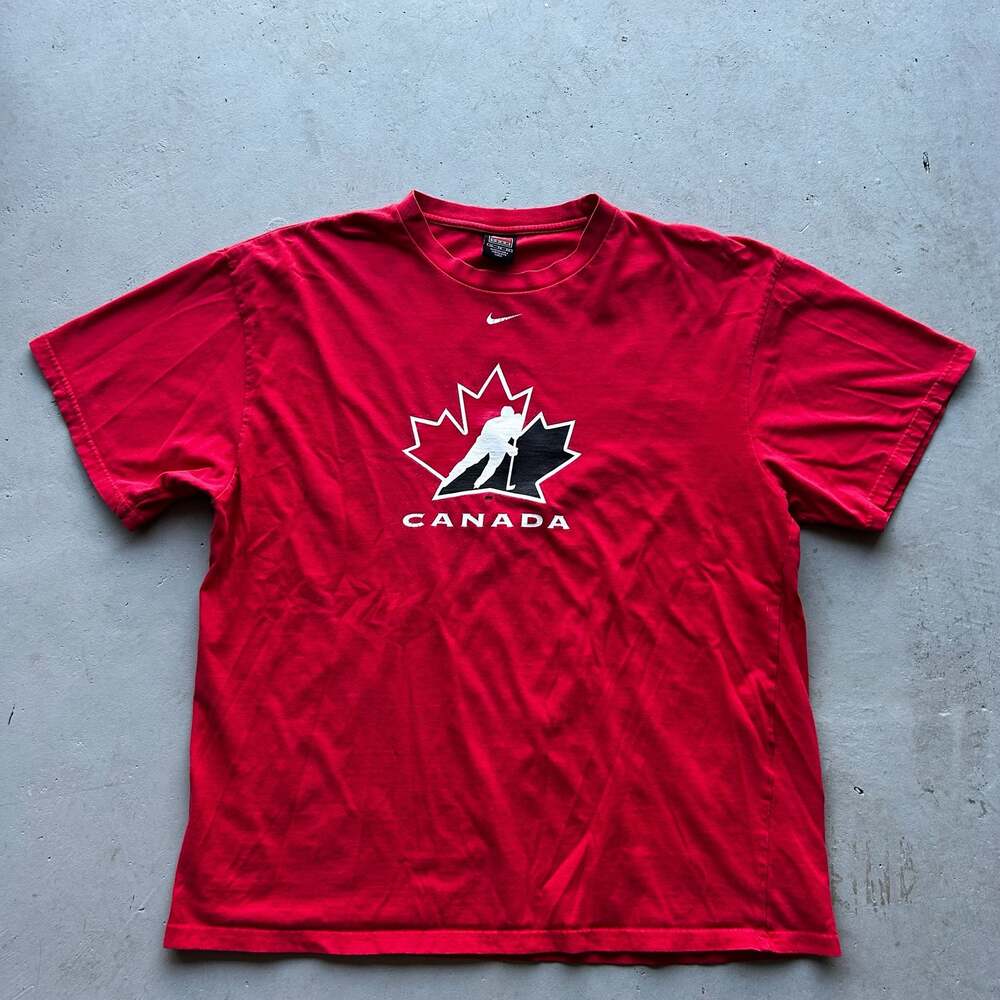 Vintage Y2K Nike Team Canada Ice Hockey Center Swoosh Graphic T-Shirt